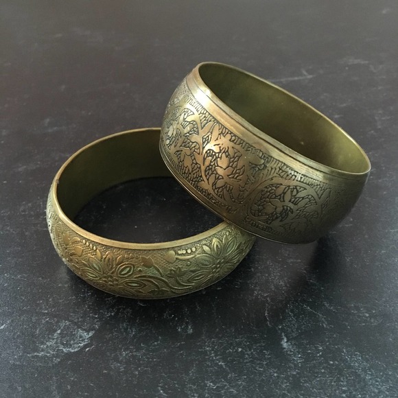 Gold brass floral etched wide bangle bracelet - Picture 2 of 9